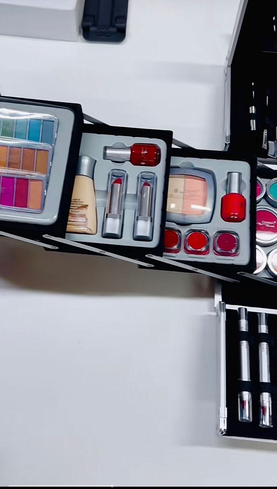 بوكس العروسة الفاخر – مجموعة مكياج متكاملة واحترافية